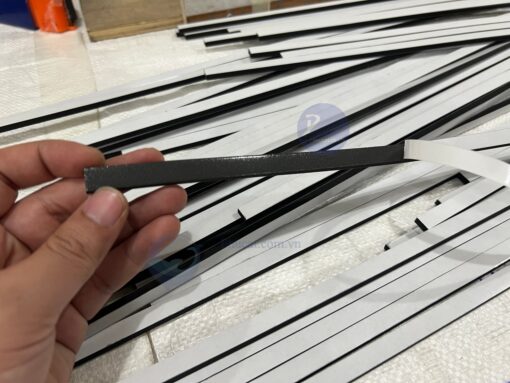 thanh xốp dính kháng nước dùng cho dựng vách kính