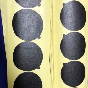 Băng dính giấy làm tem che logo cho xưởng giày, phù hợp che viền đế và các chi tiết không được phun sơn.