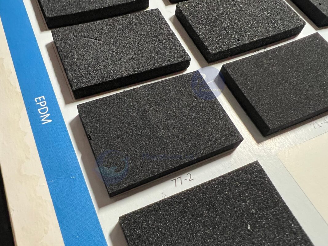 Miếng đệm EPDM foam bảo vệ linh kiện trong tủ điện.