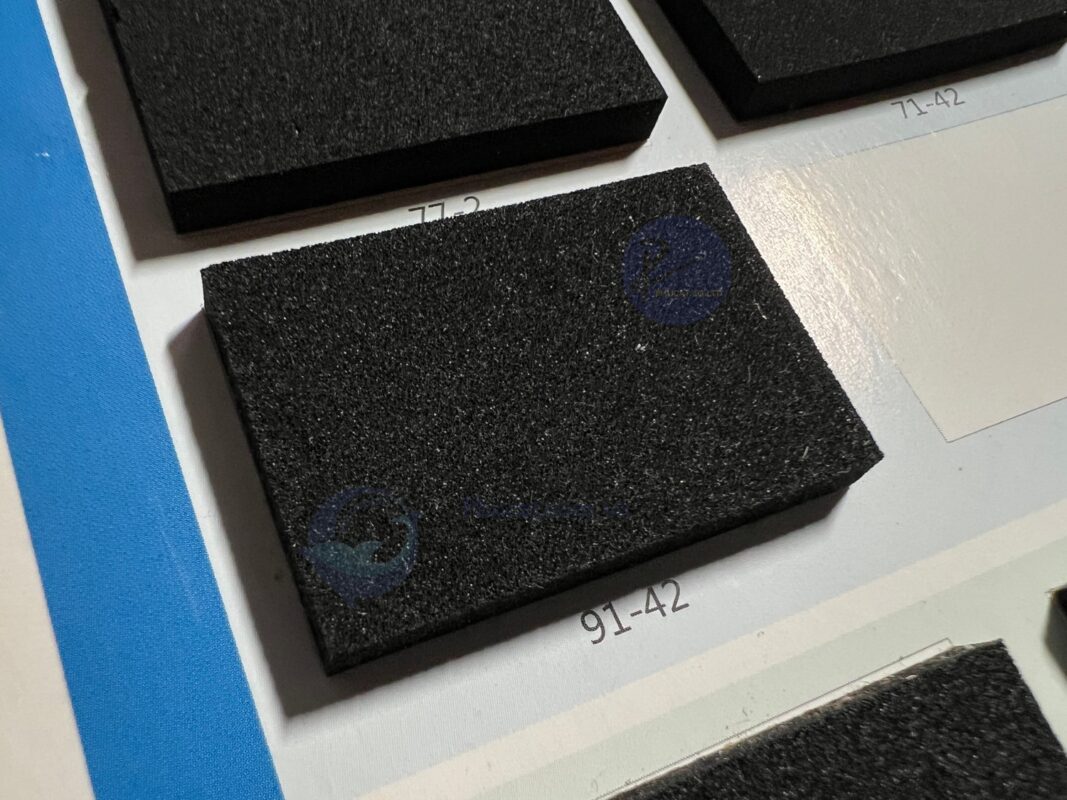 Dải EPDM foam dán táp-lô giúp triệt rung và giảm tiếng động.