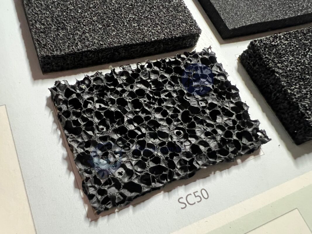 Xốp EPDM foam chống va đập hiệu quả cho linh kiện xe.