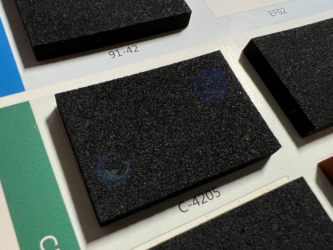 Gioăng EPDM ô tô giúp cách âm khoang lái và chống lọt gió.