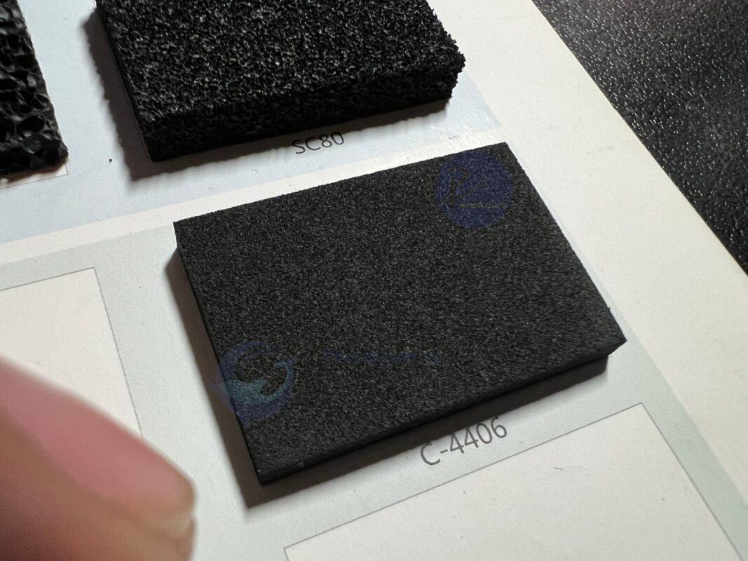 EPDM foam ứng dụng trong cửa kính giúp giảm rung và tăng khả năng cách âm.