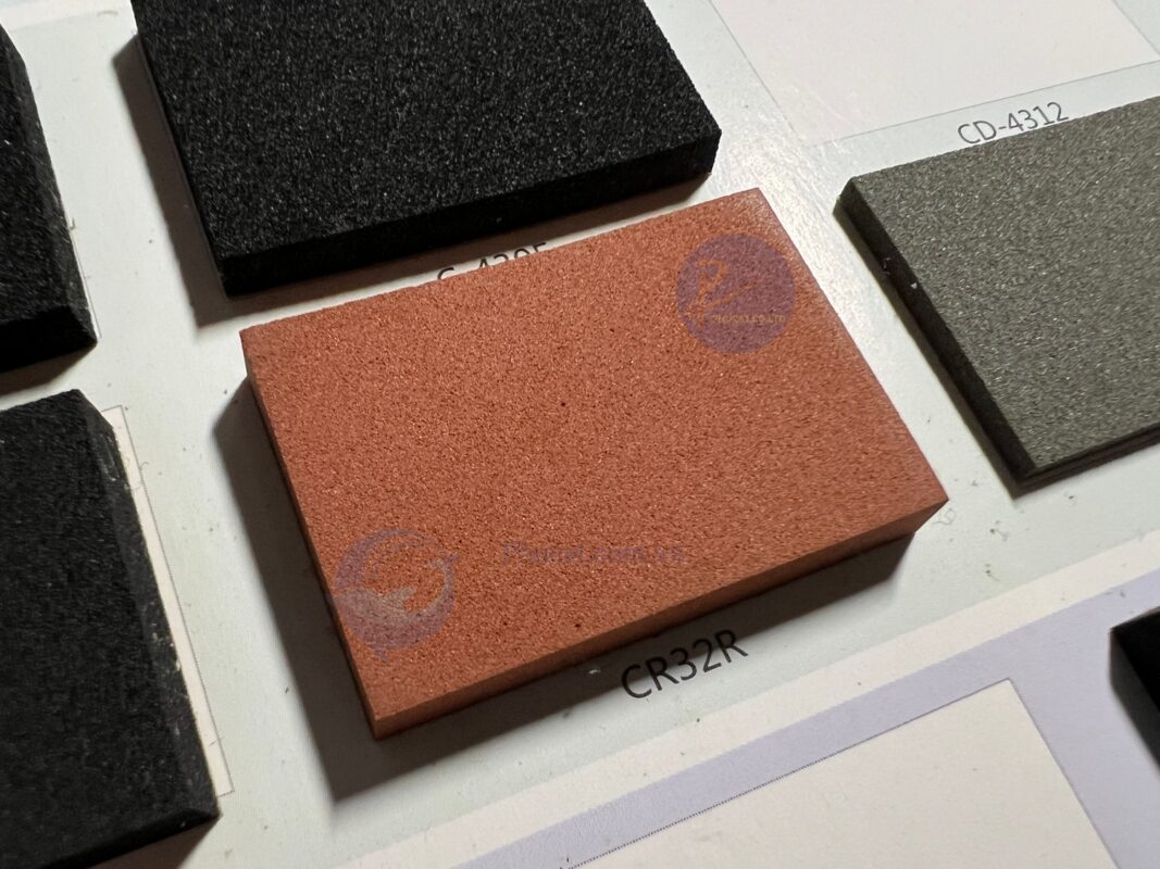 Dải foam EPDM dán viền cửa kính giúp giảm tiếng ồn và chống bụi.