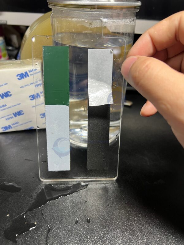 sau 72 giờ để ngoài không khí keo acrylic trên băng dính xốp gốc nước không thể trong lại và mất hoàn toàn độ dính so với keo EVA PSA